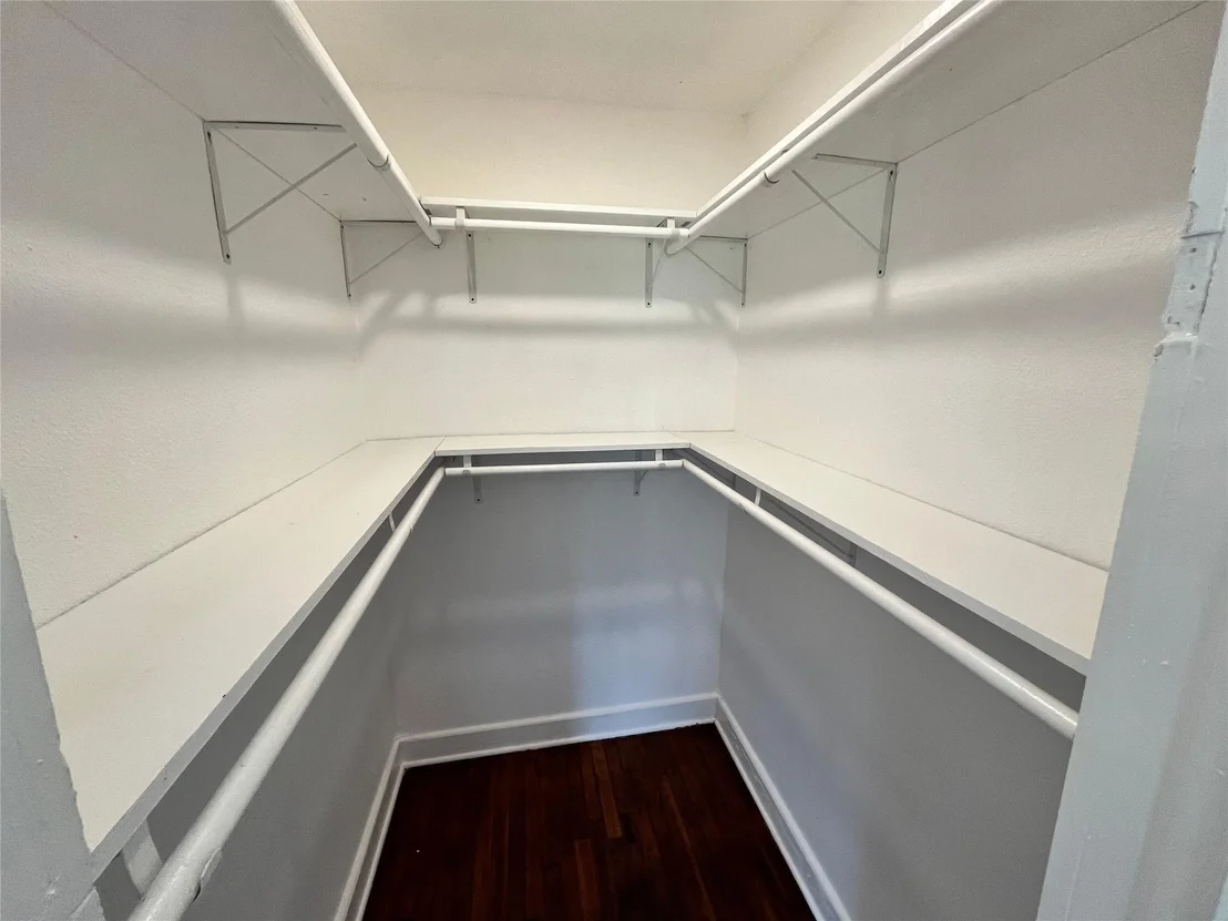 Photo of 3975 Howard Street