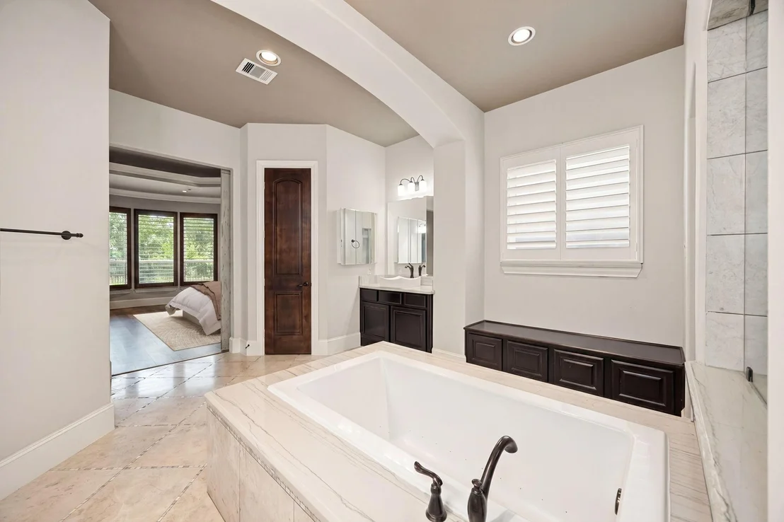 Photo of 915 Windsor Woods Lane
