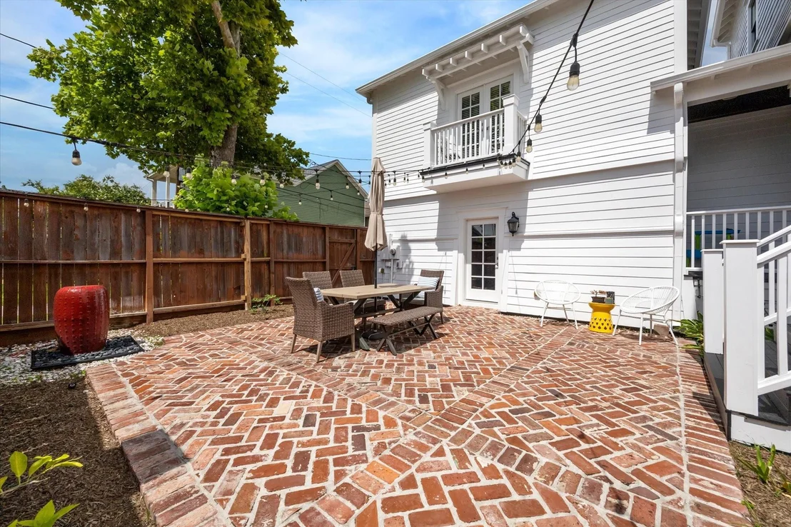 Photo of 449 W 23rd Street