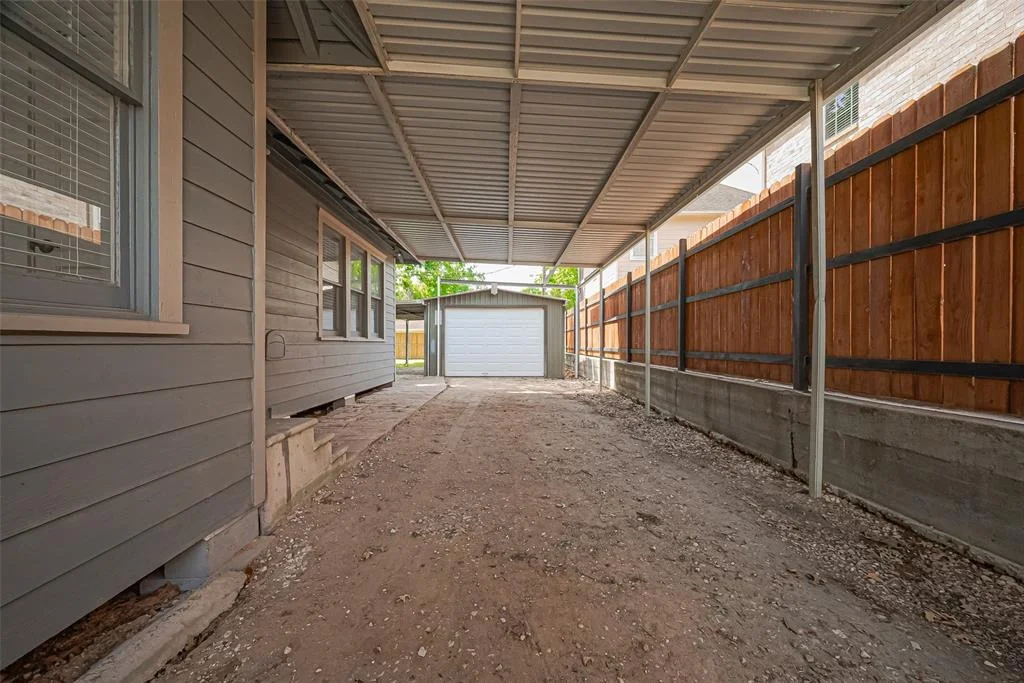 Photo of 8314 Tavenor Lane