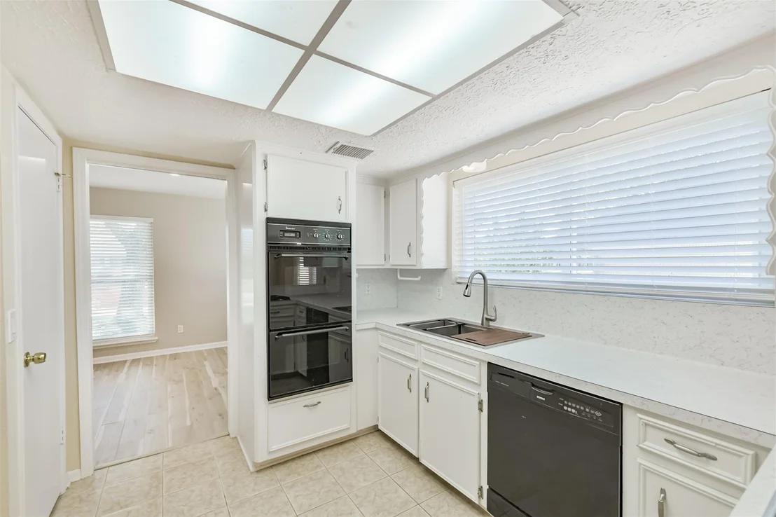 Photo of 9314 Roos Road