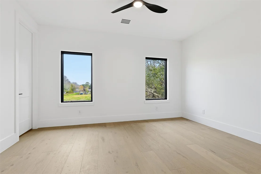 Photo of 619 Rolling Oaks