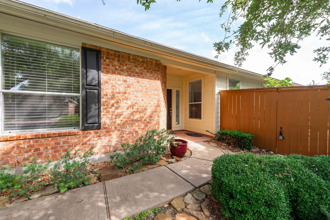 Photo of 5331 Valley Bluff Lane