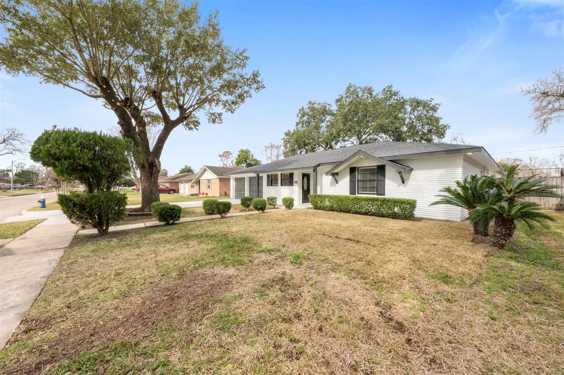 Photo of 5734 Farwell Drive