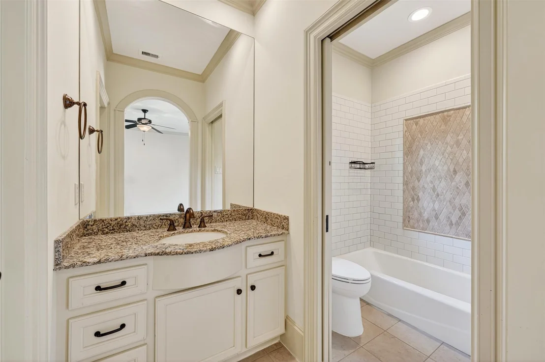 Photo of 2400 Avalon Place