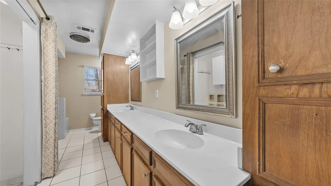 Photo of 1711 Woodhue Drive