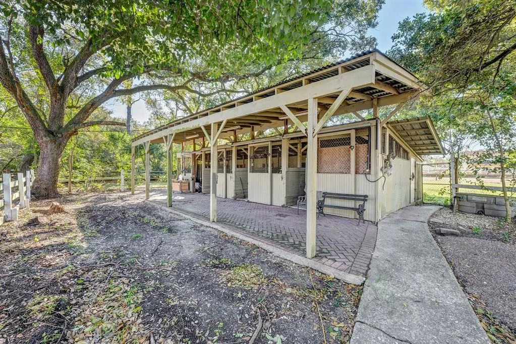 Photo of 5 E Rivercrest Drive