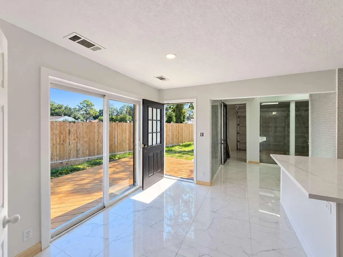 Photo of 5118 Burt Street