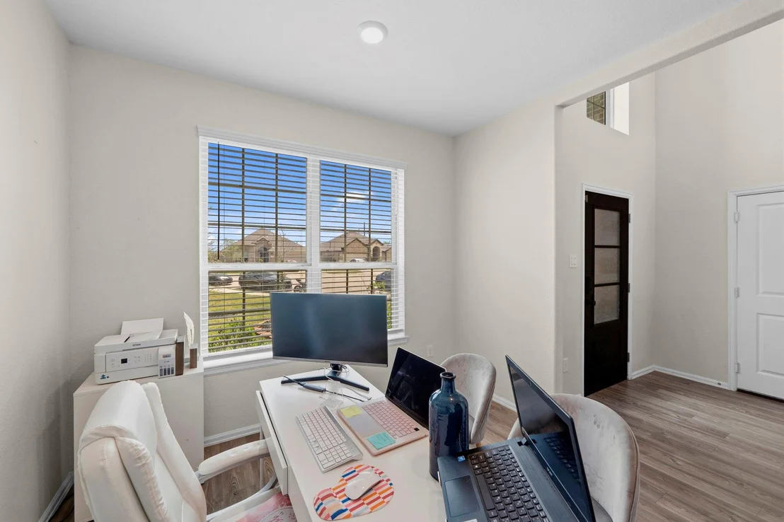 Photo of 5142 Dunstable Manor Lane