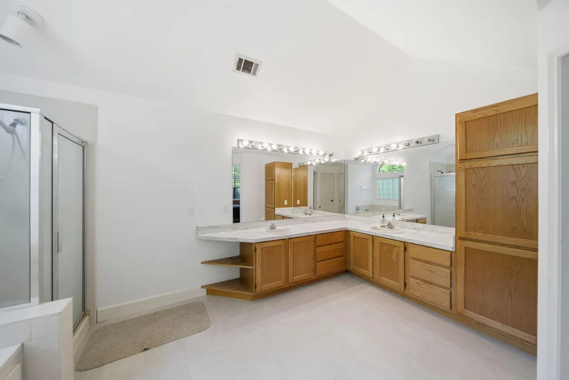 Photo of 135 E Wilde Yaupon