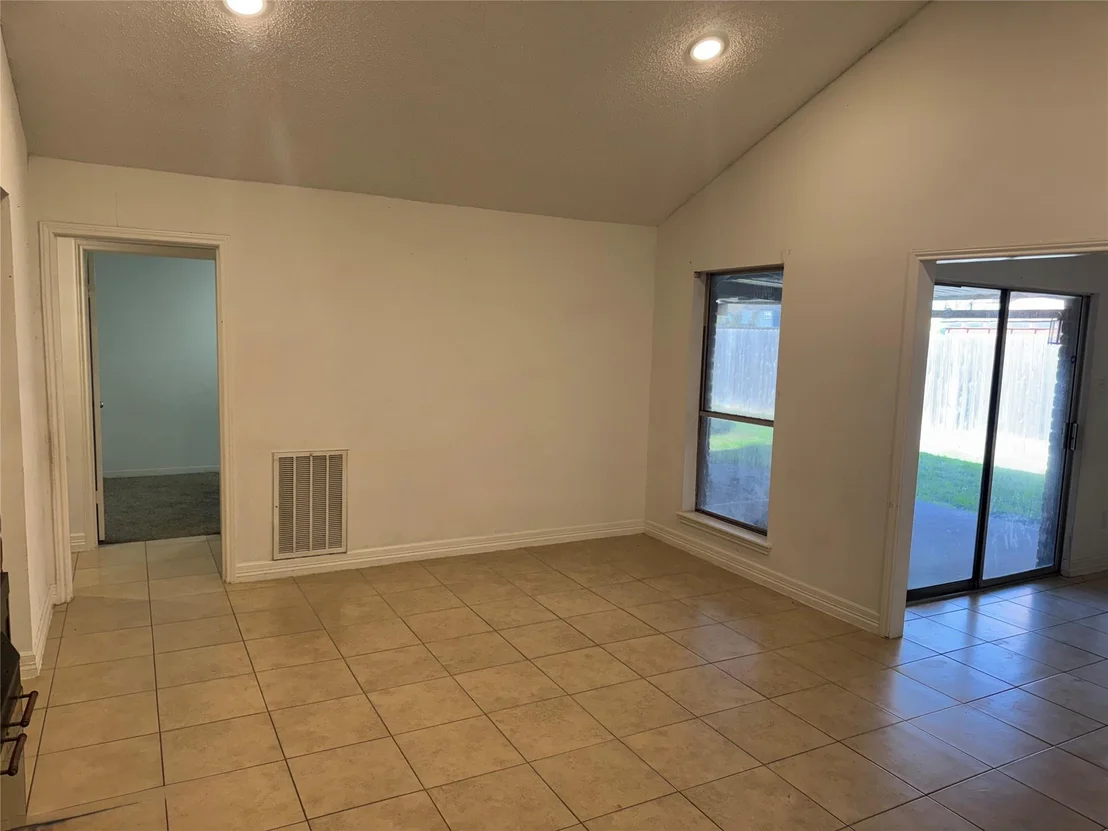Photo of 6843 Drewlaine Fields Lane