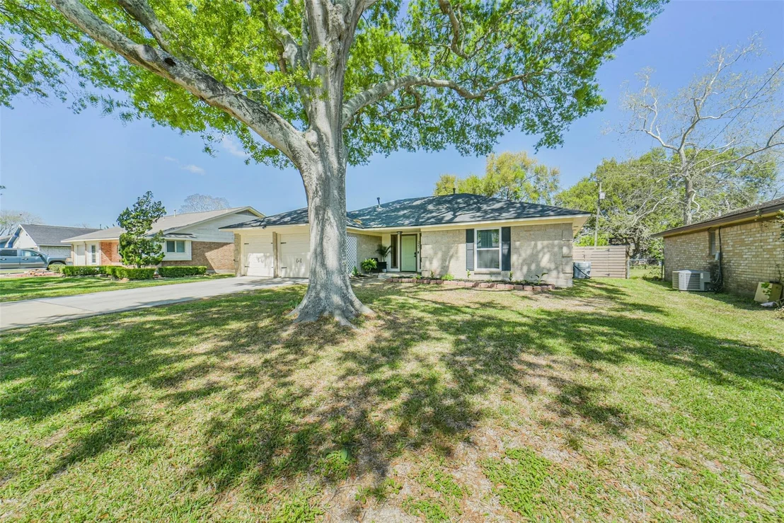 Photo of 323 Coventry Lane