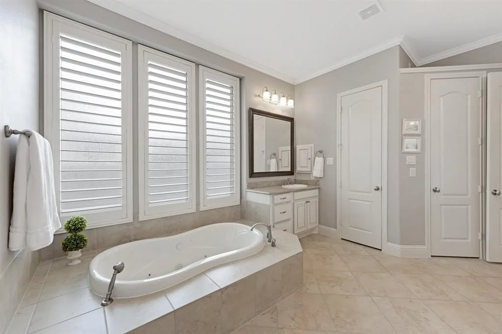 Photo of 16906 Amaryllis Red Trail