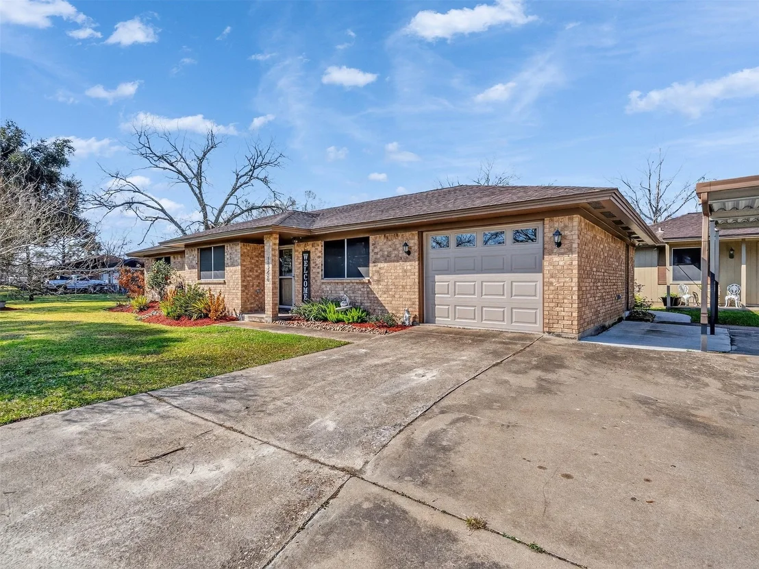 Photo of 1348 Gifford Road