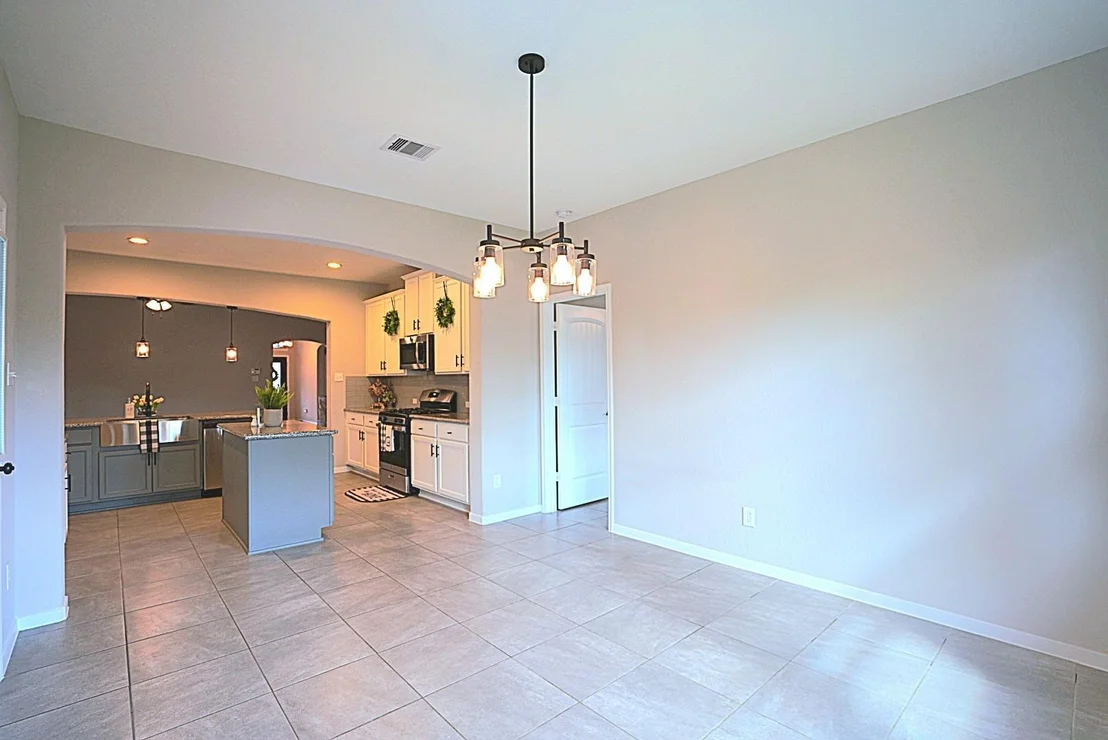 Photo of 704 Shadow Bend