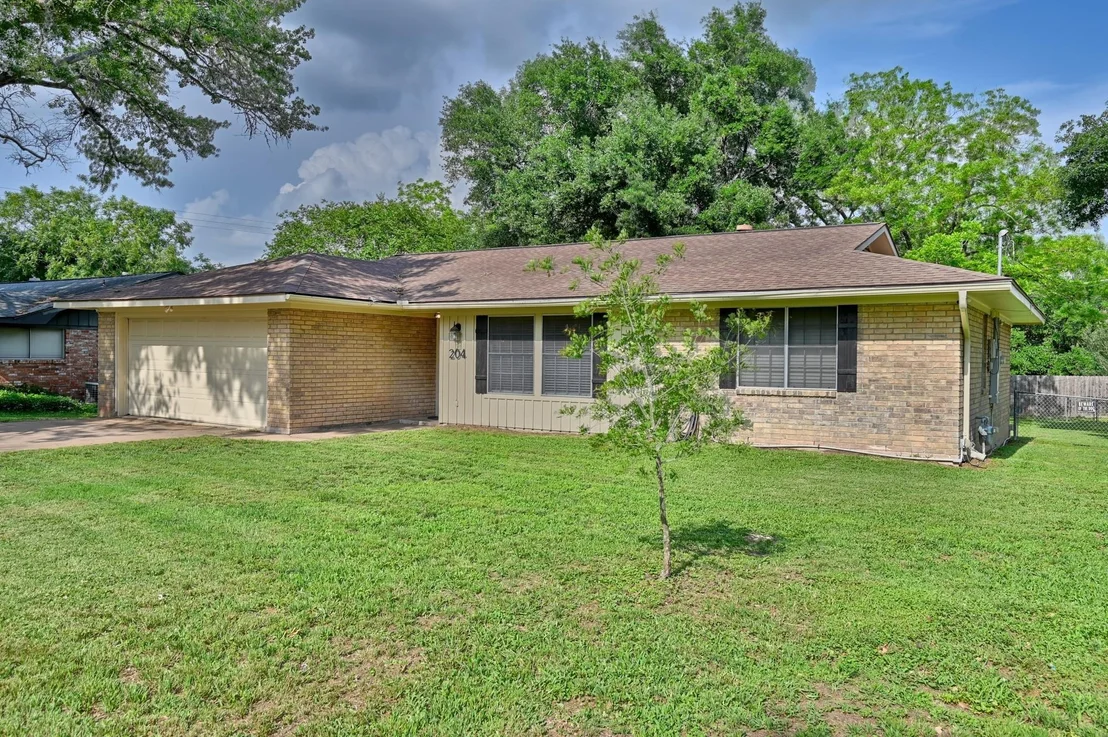 Photo of 204 Meadow Lane