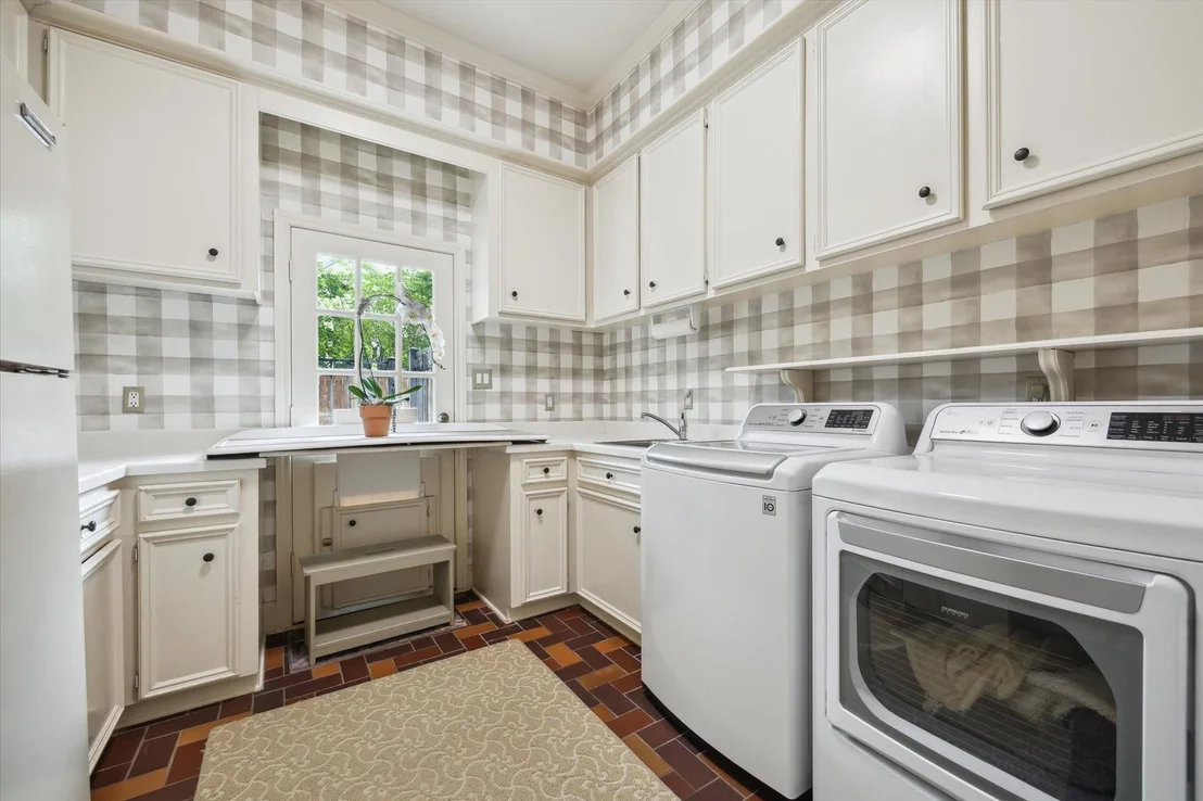 Photo of 345 Knipp Road