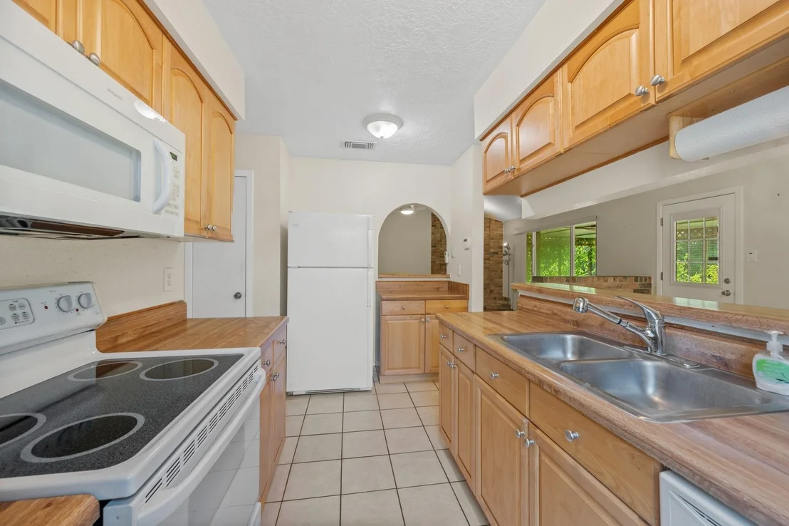 Photo of 19907 Lions Gate Drive