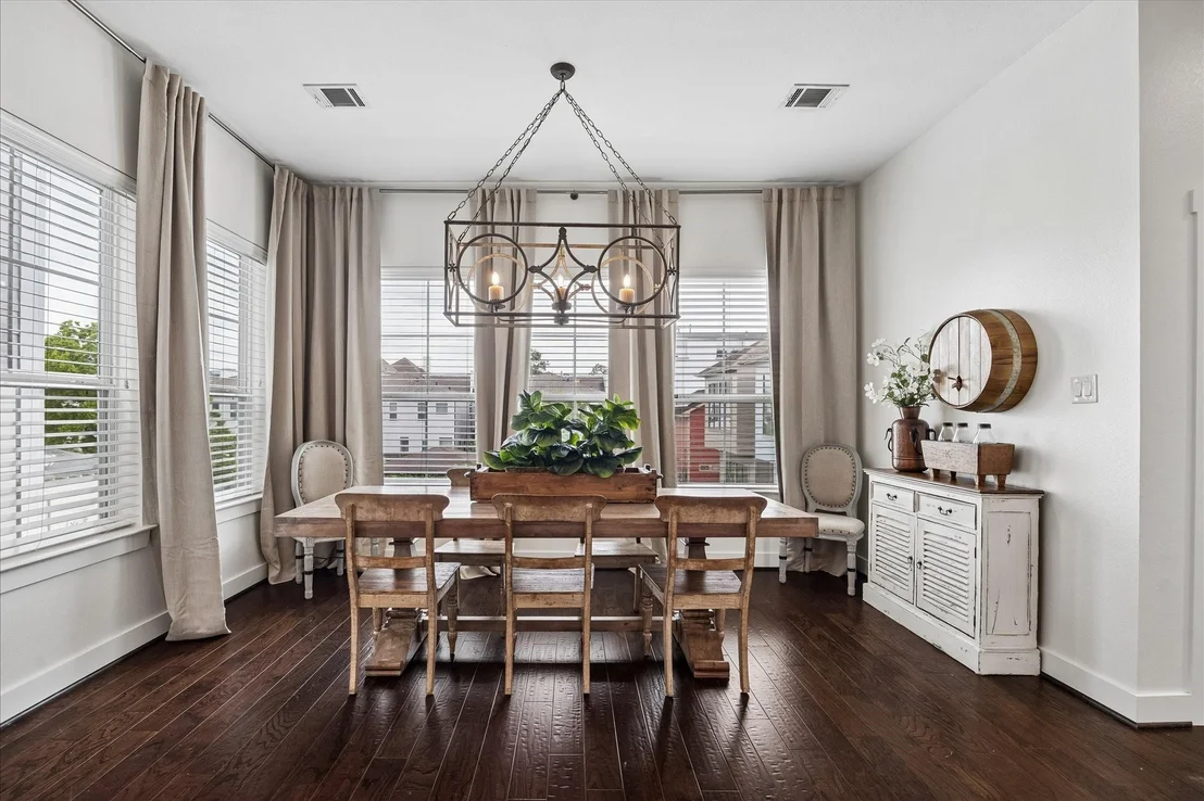 Photo of 2416 Couch Street