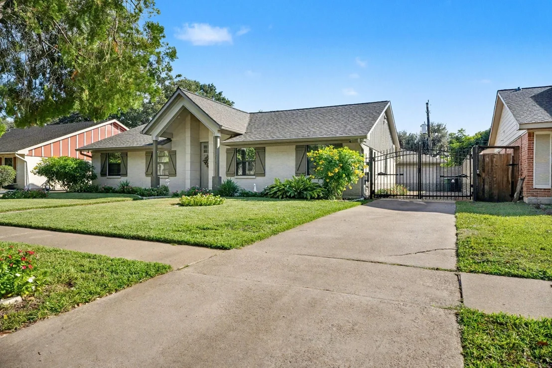 Photo of 8515 Edgemoor Drive