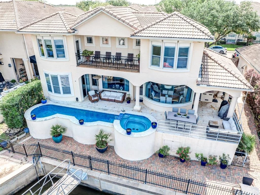 Photo of 305 Harborside Circle