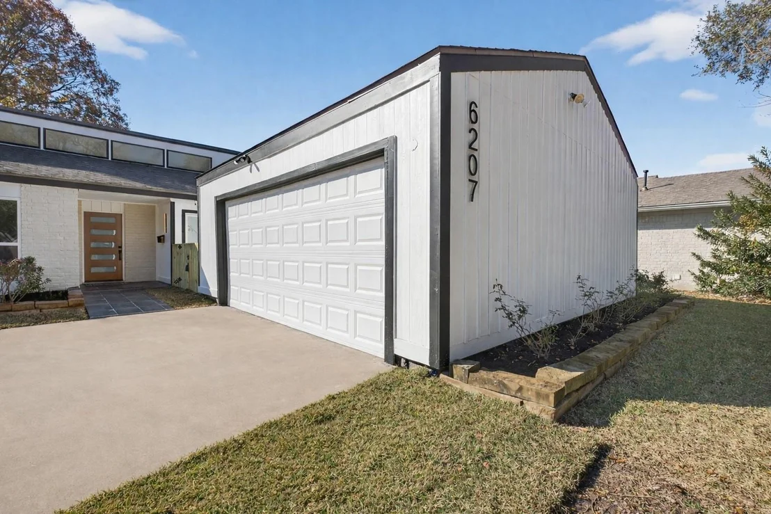 Photo of 6207 Rollingbrook Drive