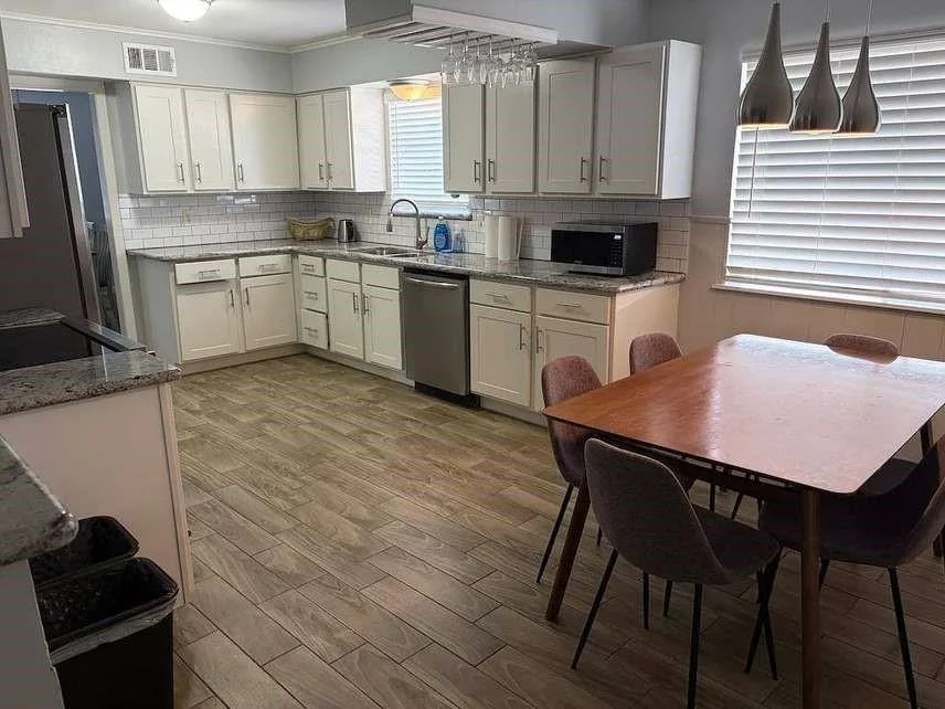 Photo of 5566 Beechnut Street