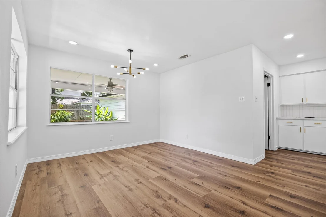 Photo of 1123 Suwanee Lane