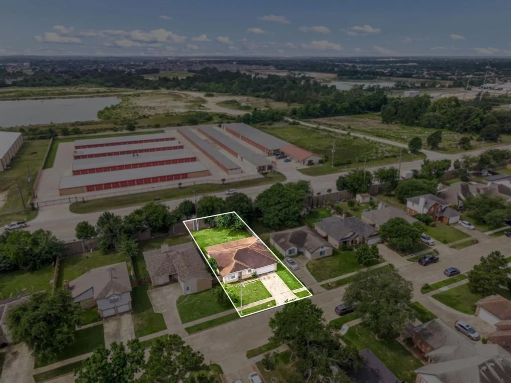 Photo of 18627 Spinney Lane Drive