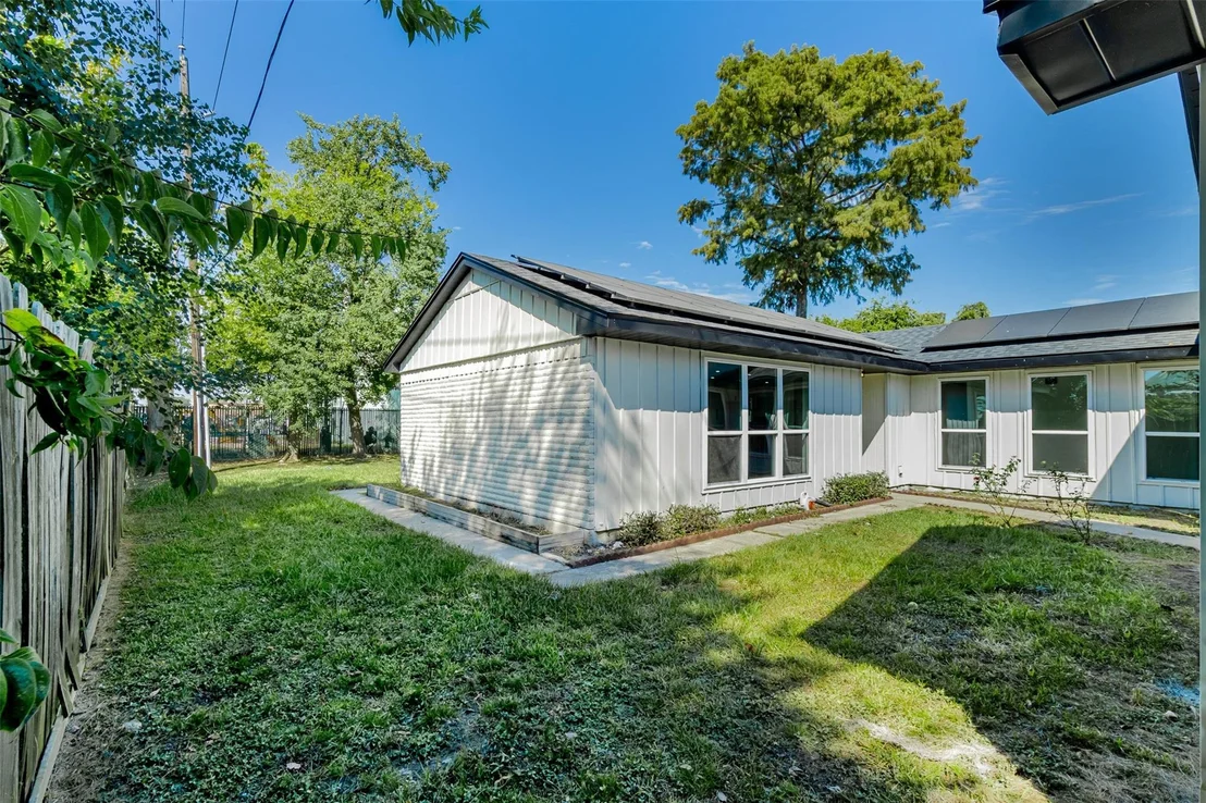 Photo of 11203 Rousseau Drive