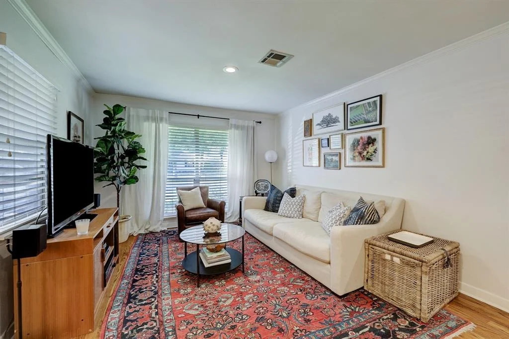 Photo of 2031 Chantilly Lane