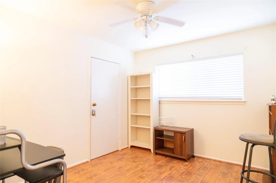 Photo of 8923 Hendon Lane