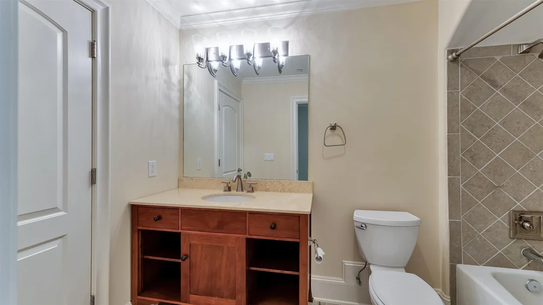 Photo of Unit E at 1700 Sunset Boulevard
