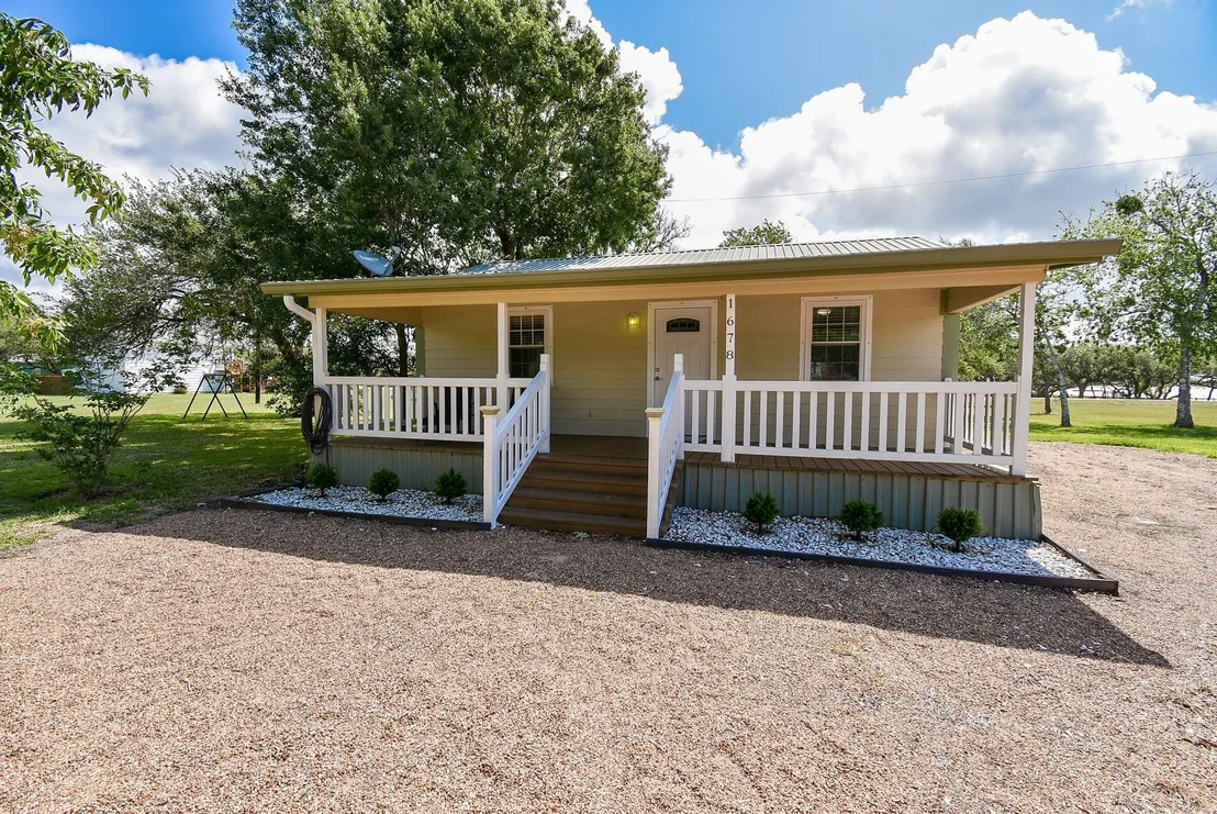 Photo of 1678 Bayview Drive