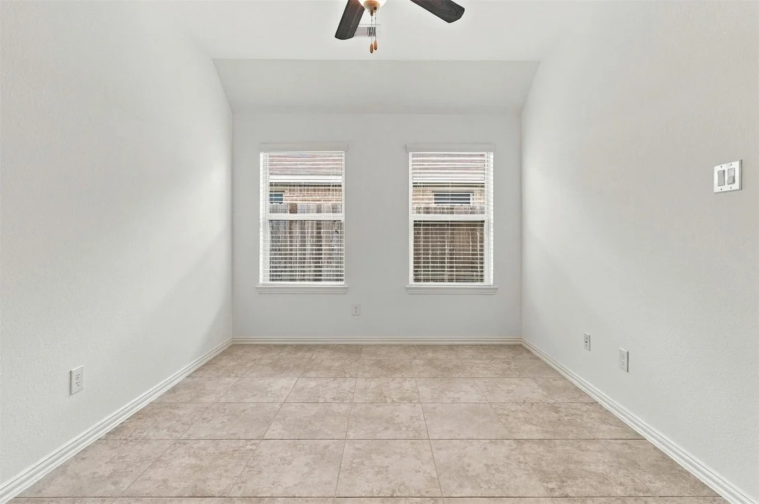 Photo of 637 Maple Point Drive E