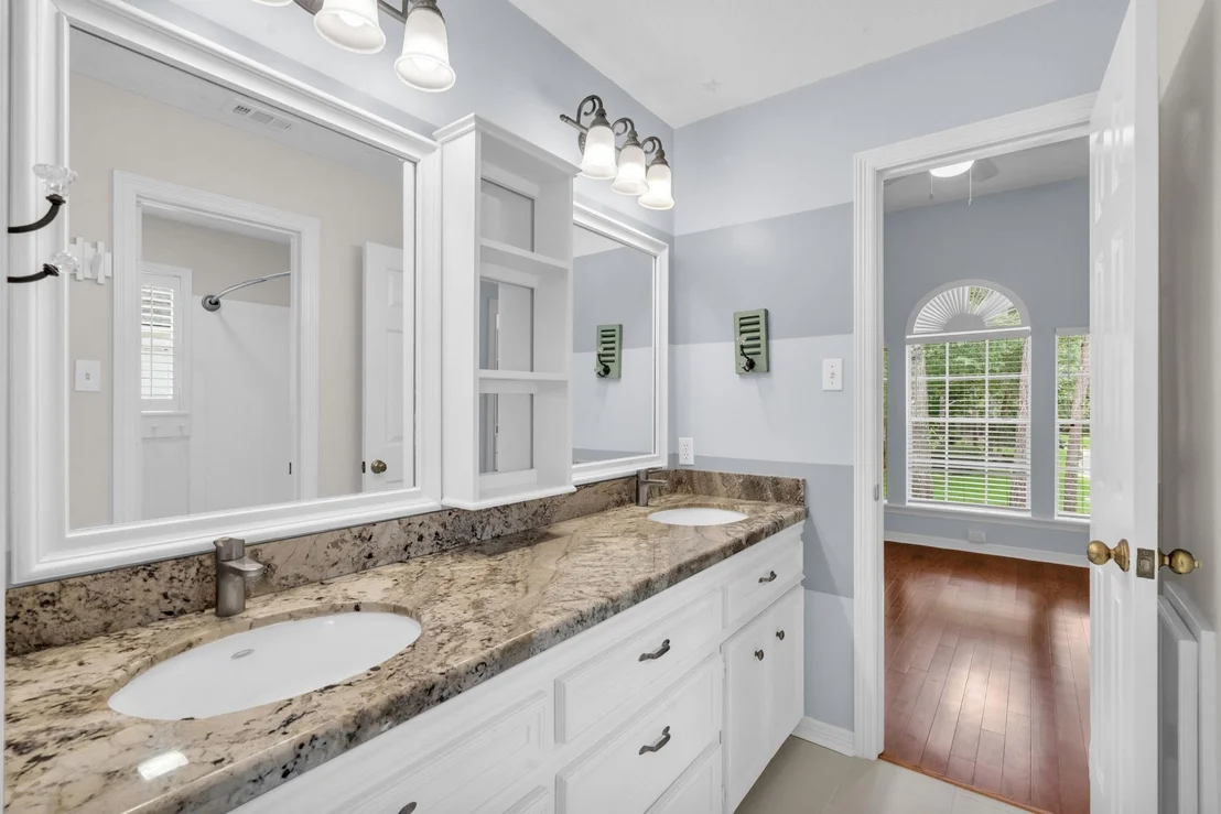 Photo of 142 W Shadowpoint Circle