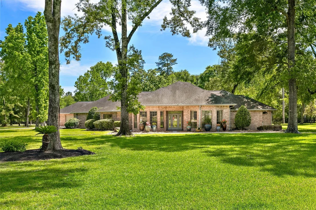 Photo of 2 Oak Crest Circle