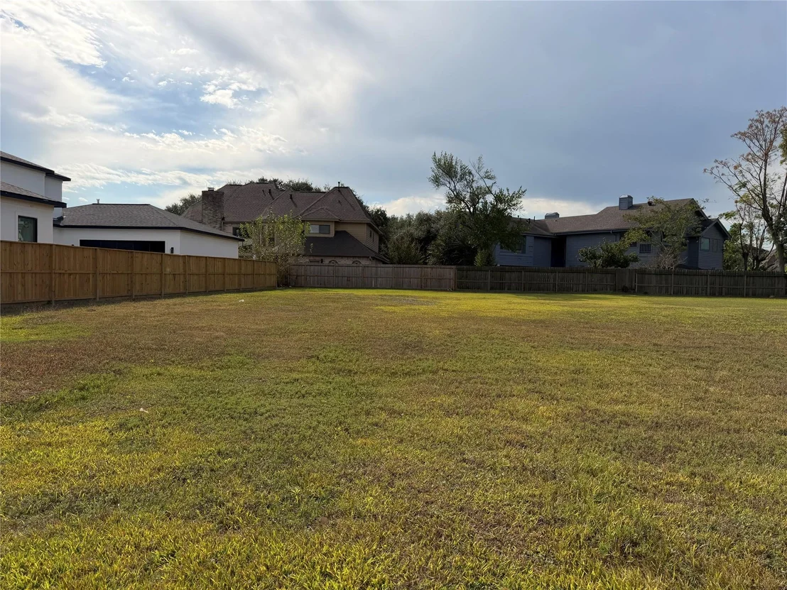 Photo of 8311 Summit Place