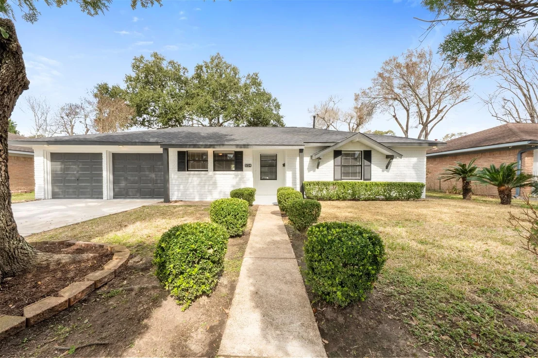 Photo of 5734 Farwell Drive