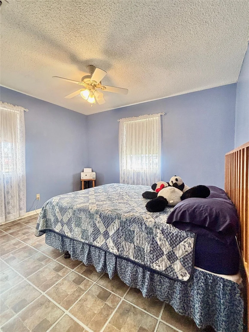 Photo of 1615 Meadowview Drive