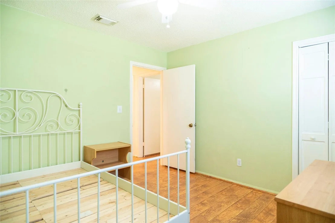 Photo of 8923 Hendon Lane