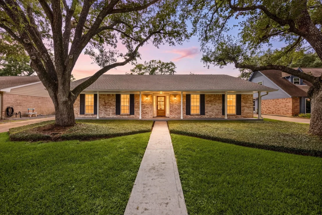 Photo of 823 Pinesap Drive