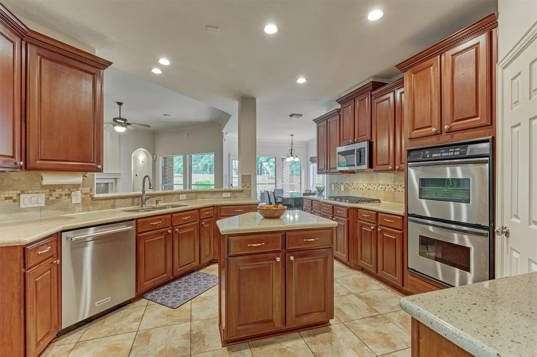 Photo of 11 N French Oaks Circle
