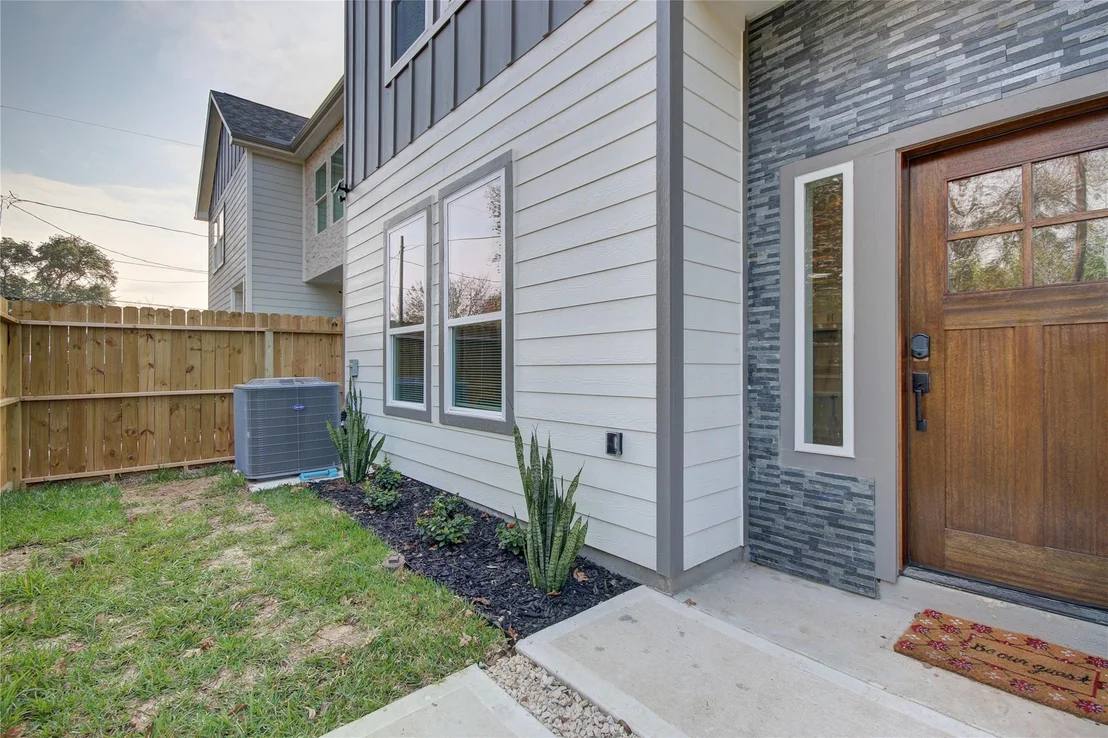 Photo of 9305 Tower Street