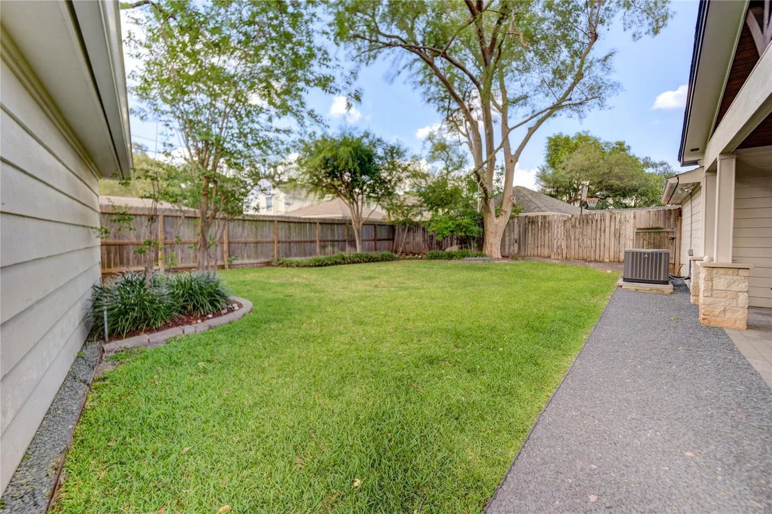 Photo of 13914 Pebblebrook Drive