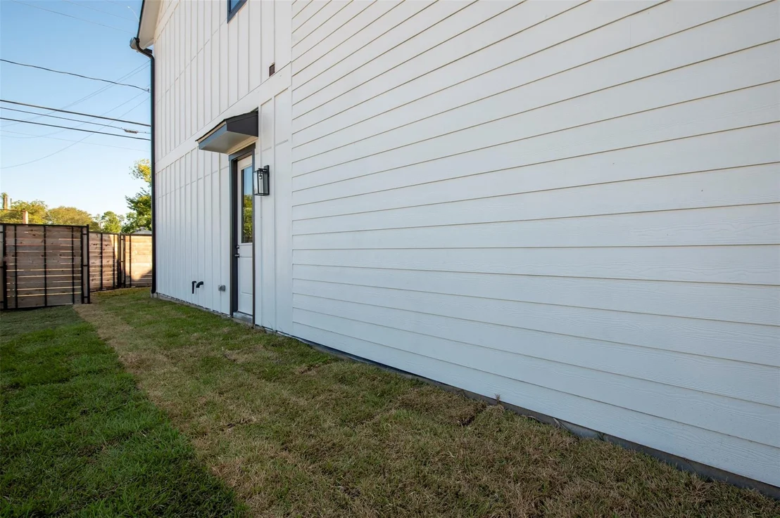 Photo of 5140 Rosslyn Road