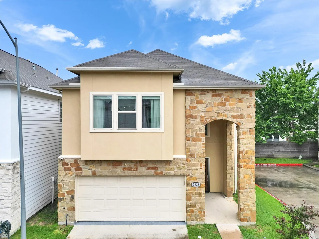 Photo of 7923 Ashford Trace Drive