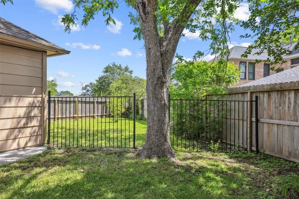Photo of 6034 Pin Oak Place