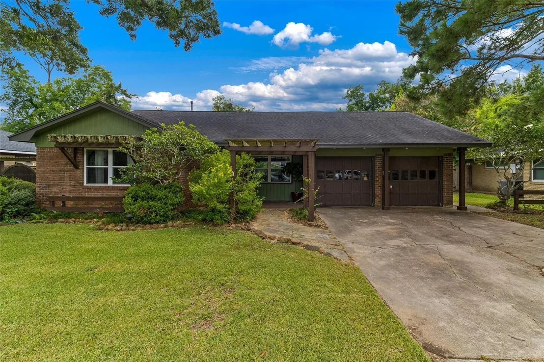 Photo of 1413 Lawn Drive