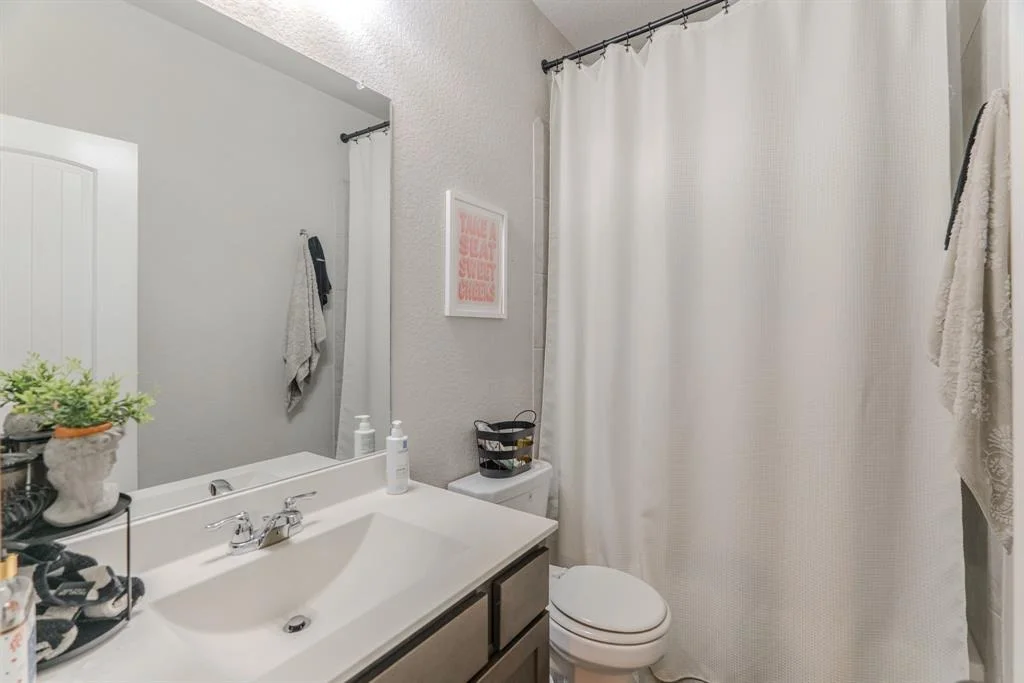 Photo of 17619 Harbourfront Road